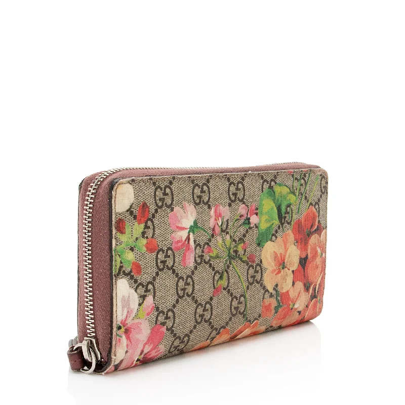 Women Gucci Sylvie bags with a leather - wrapped handleGucci GG Supreme Blooms Zip Around Wallet (8w1PQp)