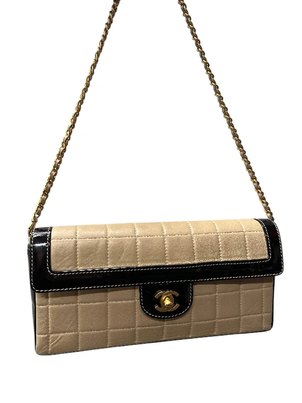 CHANEL Chocolate Bar Chain Shoulder Bag Beige/Black GHW B1027SWJGX