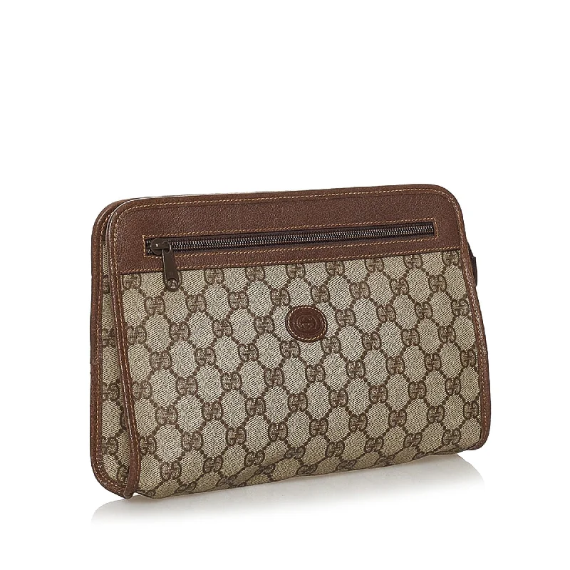 Gucci handbags for women with a patent - leather finishGucci GG Supreme Clutch Bag (32201)