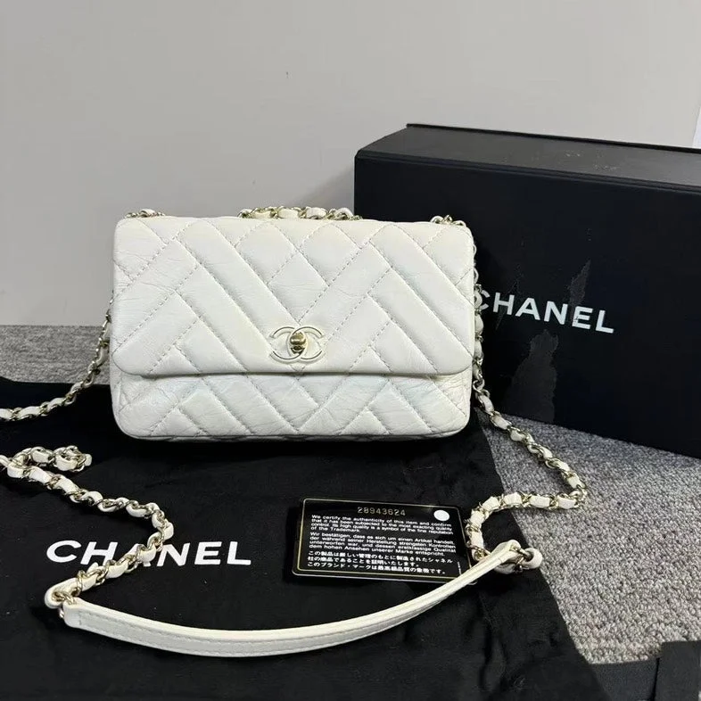 Chanel White Quilted Leather Flap Bag with Chain Strap