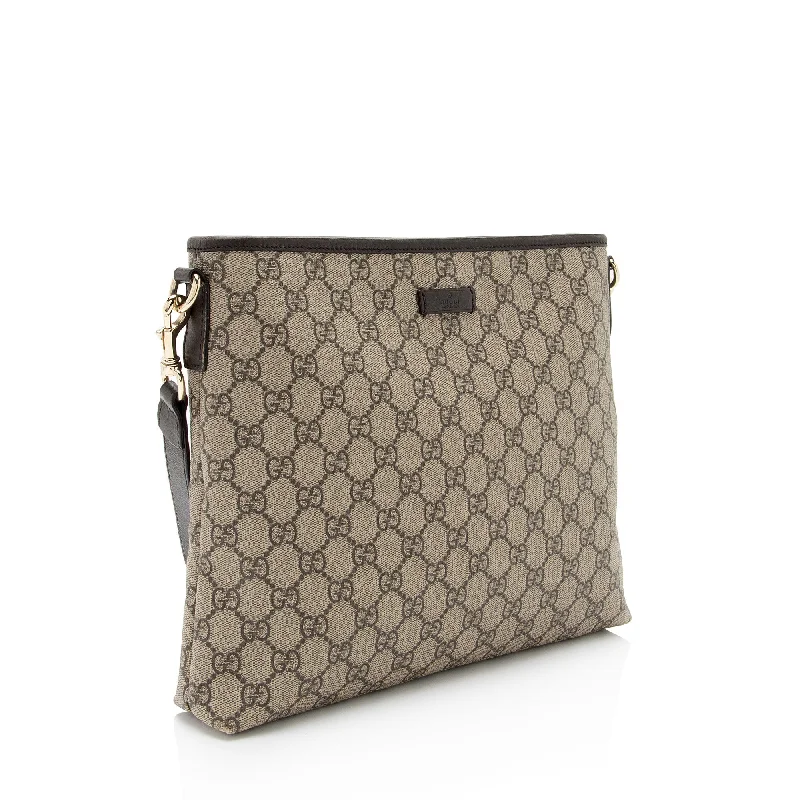 Ladies Gucci handbags with a detachable coin purse insideGucci GG Supreme Classic Flat Medium Messenger Bag (z1jpvQ)