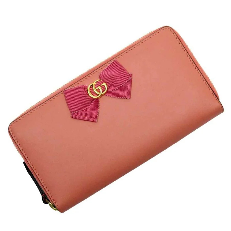 Gucci Marmont bags for women with a contrast - colored interiorGucci round wallet double G pink gold leather 435819