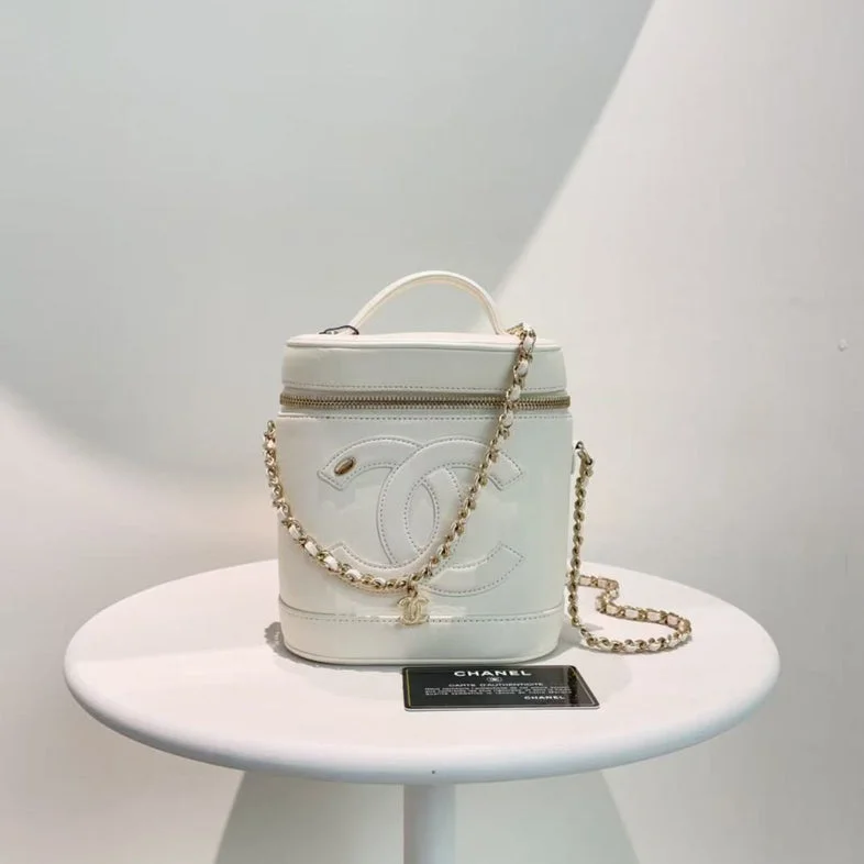 Chanel White Leather Crossbody Bucket Bag Medium